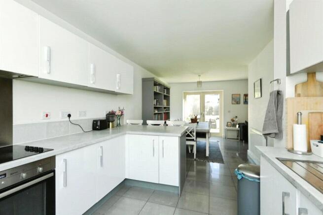 4 bed Detached for sale Image 11