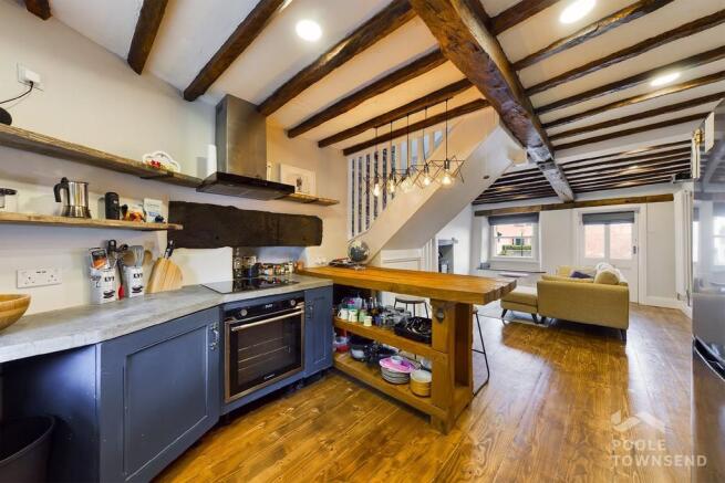 KITCHEN/LOUNGE