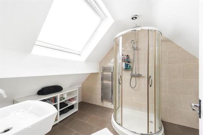 5 bed Link Detached House for sale Image 11