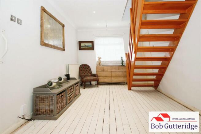 ENTRANCE HALL / STUDY