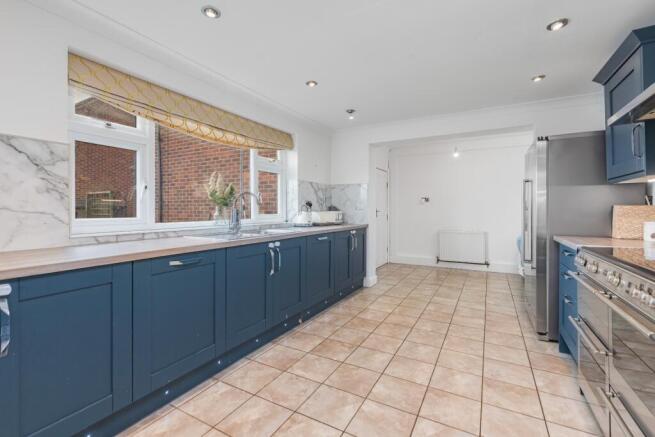 4 bed Detached for sale Image 4
