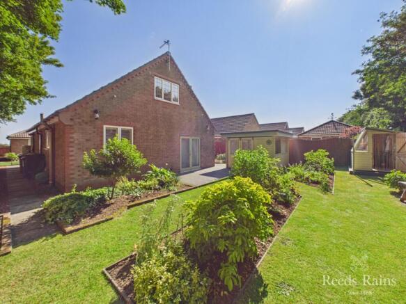 4 bed Bungalow for sale Image 6