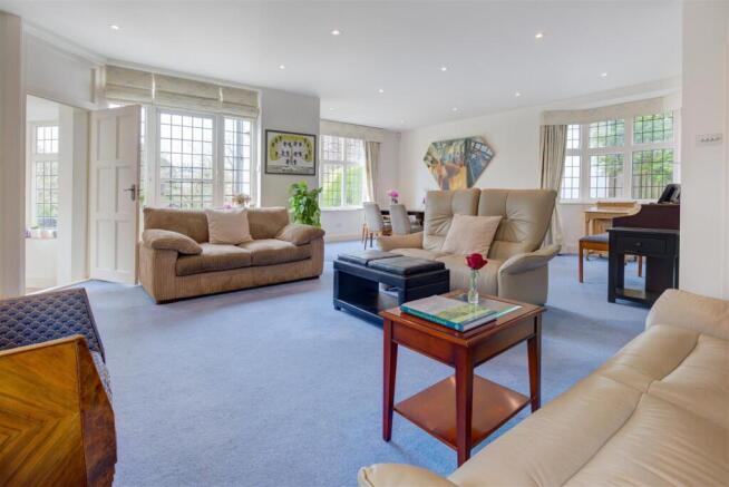 D0438 155 hampstead way rec2.jpg