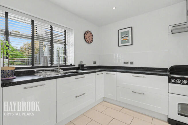 4 bed Detached for sale Image 11