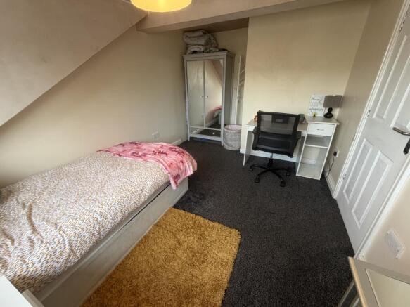 4 bed Terraced to rent Image 11