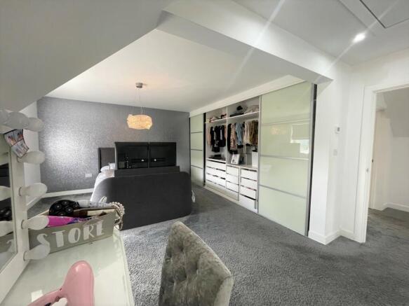 MASTER BEDROOM B