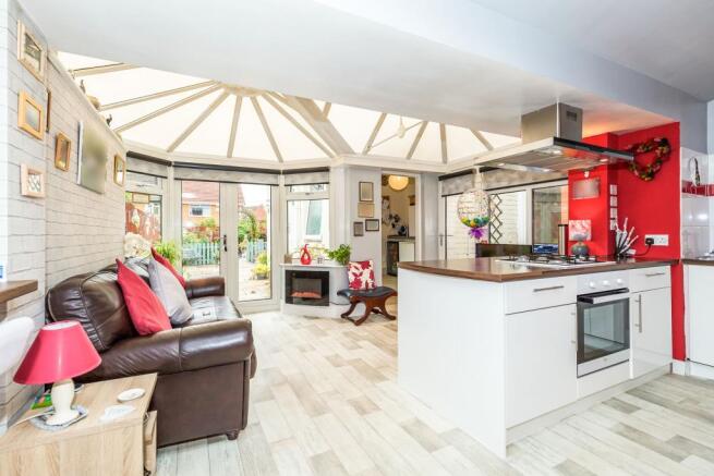 Kitchen/Conservatory