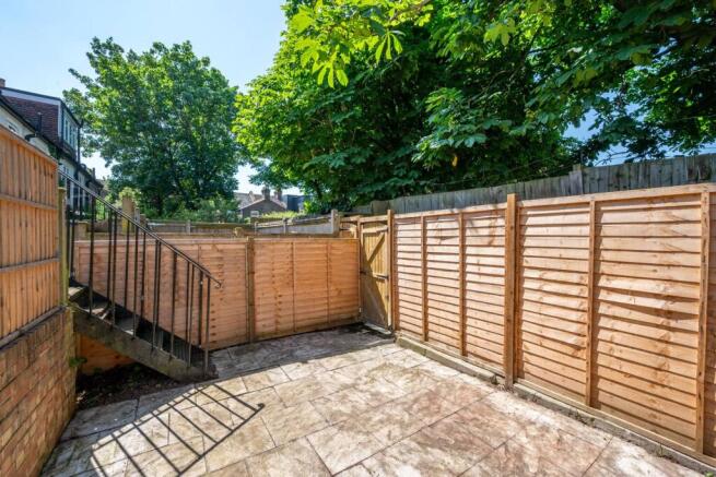 Kimble Road, Colliers Wood, London, SW19 photo 4