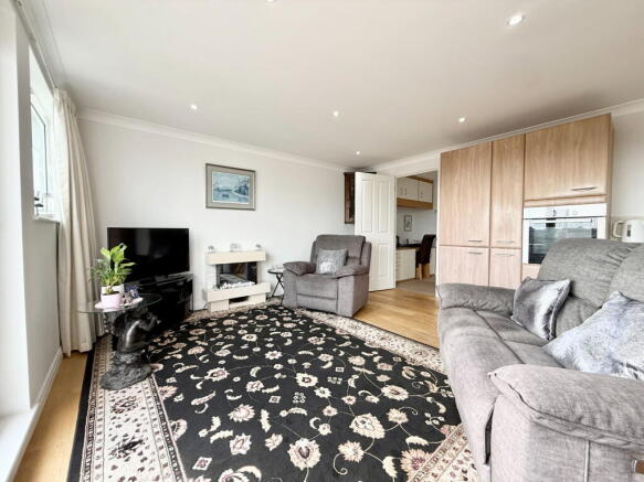 2 bed Apartment for sale Image 6