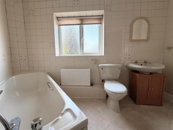 2 bed Terraced to rent Image 4