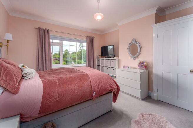 4 bed Semi-Detached for sale Image 8
