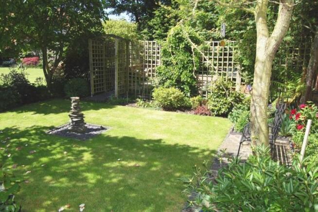 Sizeable Rear Garden Image 3