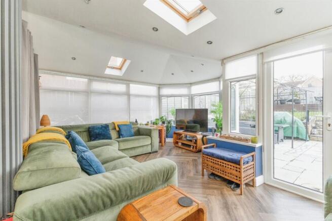 4 bed Detached for sale Image 4