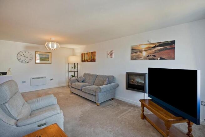 2 bed Flat for sale Image 4