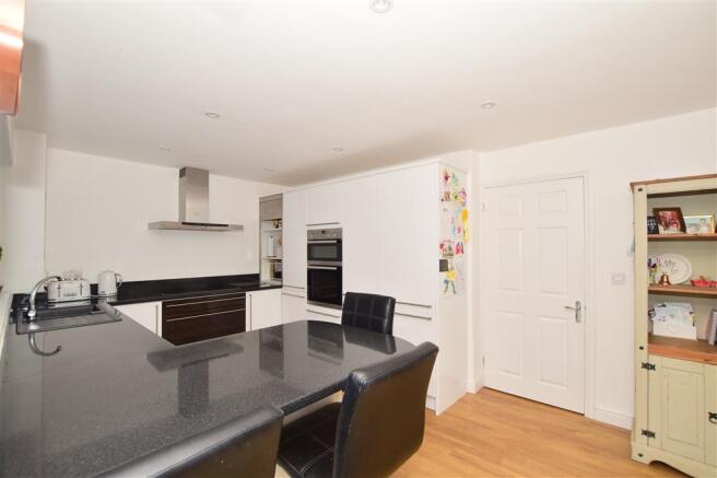 Kitchen/Breakfast Area