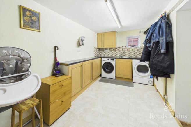 3 bed Semi-Detached for sale Image 9
