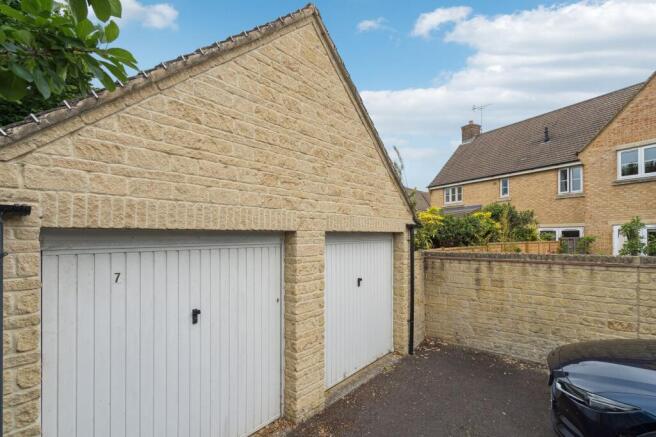 Garage & Parking