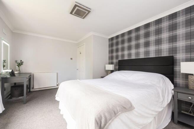 12 Clermiston View, Edinburgh, EH4 7BS photo 4