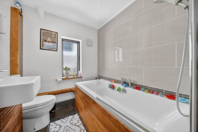 4 bed Semi-Detached for sale Image 11