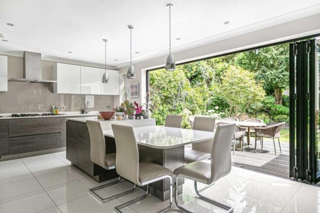 KITCHEN / DINER (pic 2)