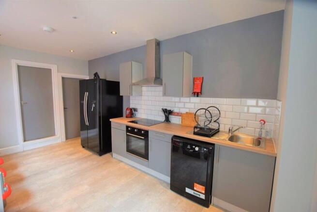 Communal Kitchen / Diner