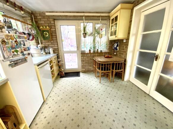 Kitchen/Breakfast...