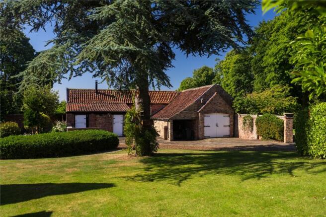 7 bed Detached for sale Image 10