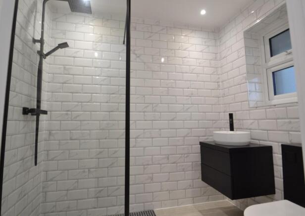 Wet Room.JPG