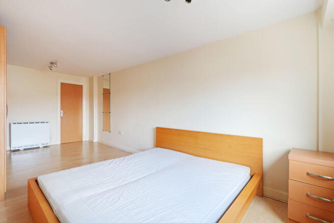 3 bed Apartment to rent Image 12