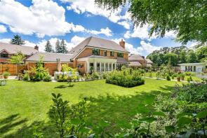 Upper Fielde, Baskerville Drive, Hindhead GU26 6GD