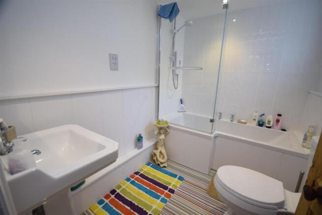 Bathroom 1.JPG