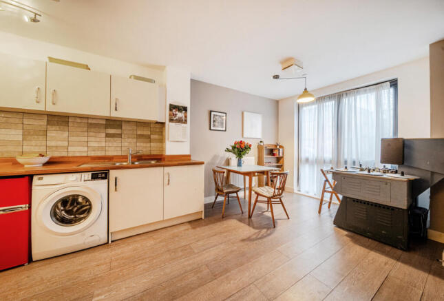 1393833-18-694299...