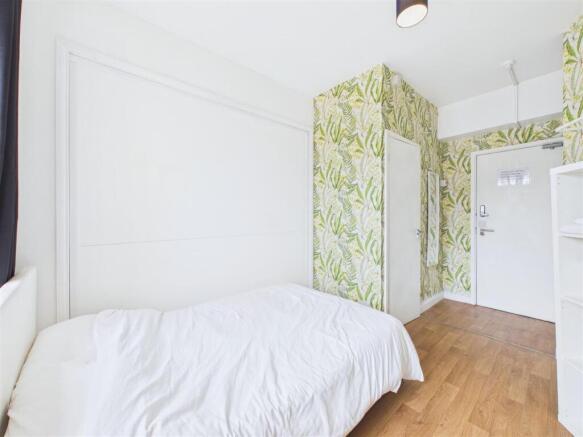 5 bed House to rent Image 12