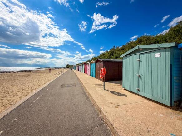 BEACH HUT FRONT