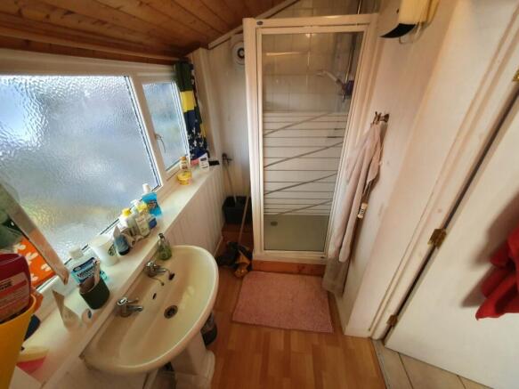 Ground floor bathroo