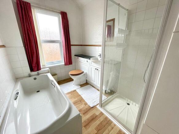 BATHROOM.jpeg