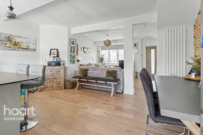 Ashwood Avenue, Rainham photo 4