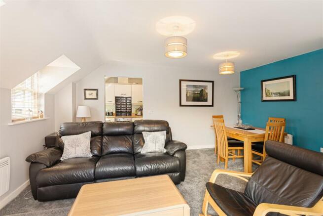 OPEN PLAN LIVING AREA