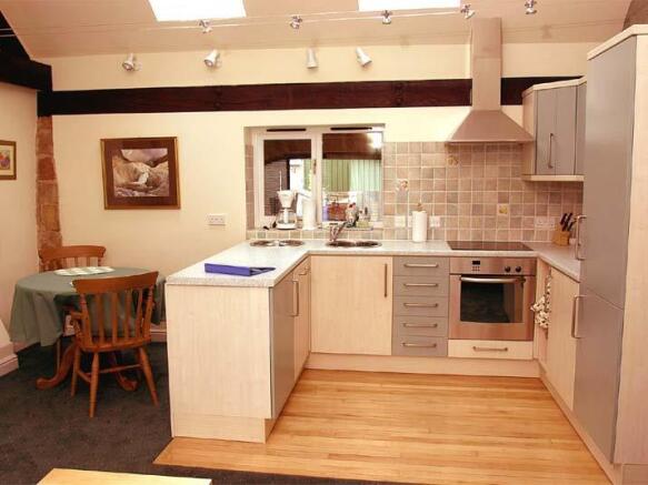 Accom_Kitchen03_715x536.jpg