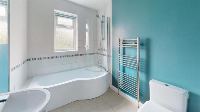 Sharphaw-Ave-Bathroom.jpg