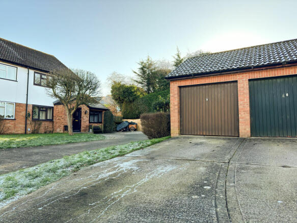 36 Thistledown Grove - garage