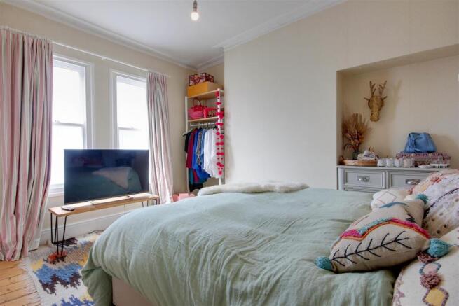 3 bed Terraced for sale Image 11