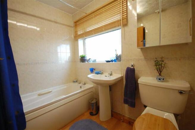 BATHROOM/WC.