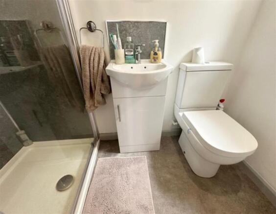 4 bed Semi-Detached to rent Image 10