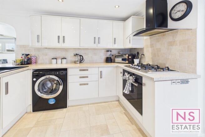 3 bed Semi-Detached for sale Image 10