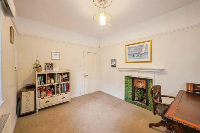 6 bed Semi-Detached for sale Image 11