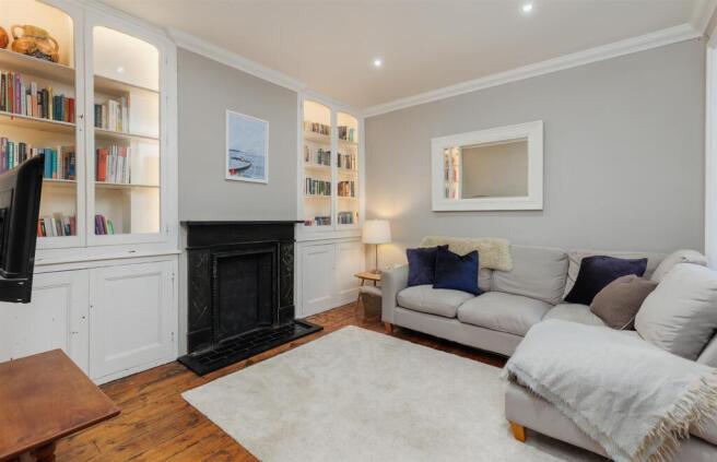 BEAUTIFULLY PRESENTED PERIOD PROPERTY - Mill Hill Road, Cowes photo 4