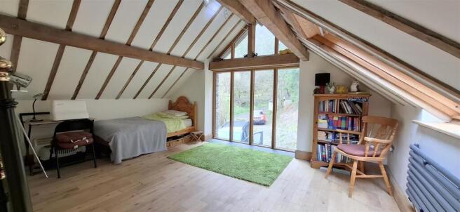 BEDROOM 2