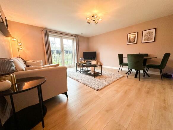 LOUNGE DINING ROOM
