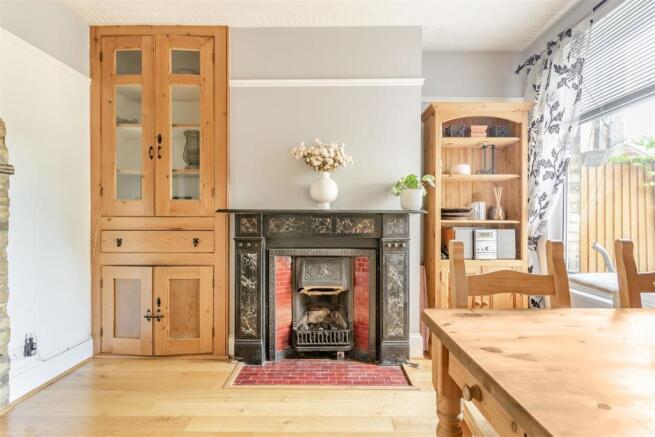 8510978-interior17.jpg
